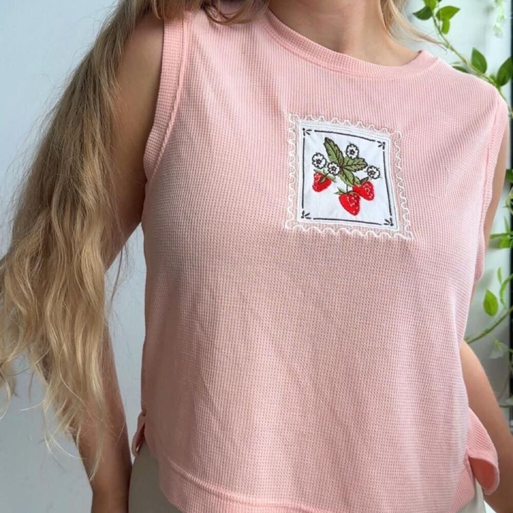 Upcycled pale pink embroidered strawberry stamp waffle knit boxy fit tank - Picture 4 of 7